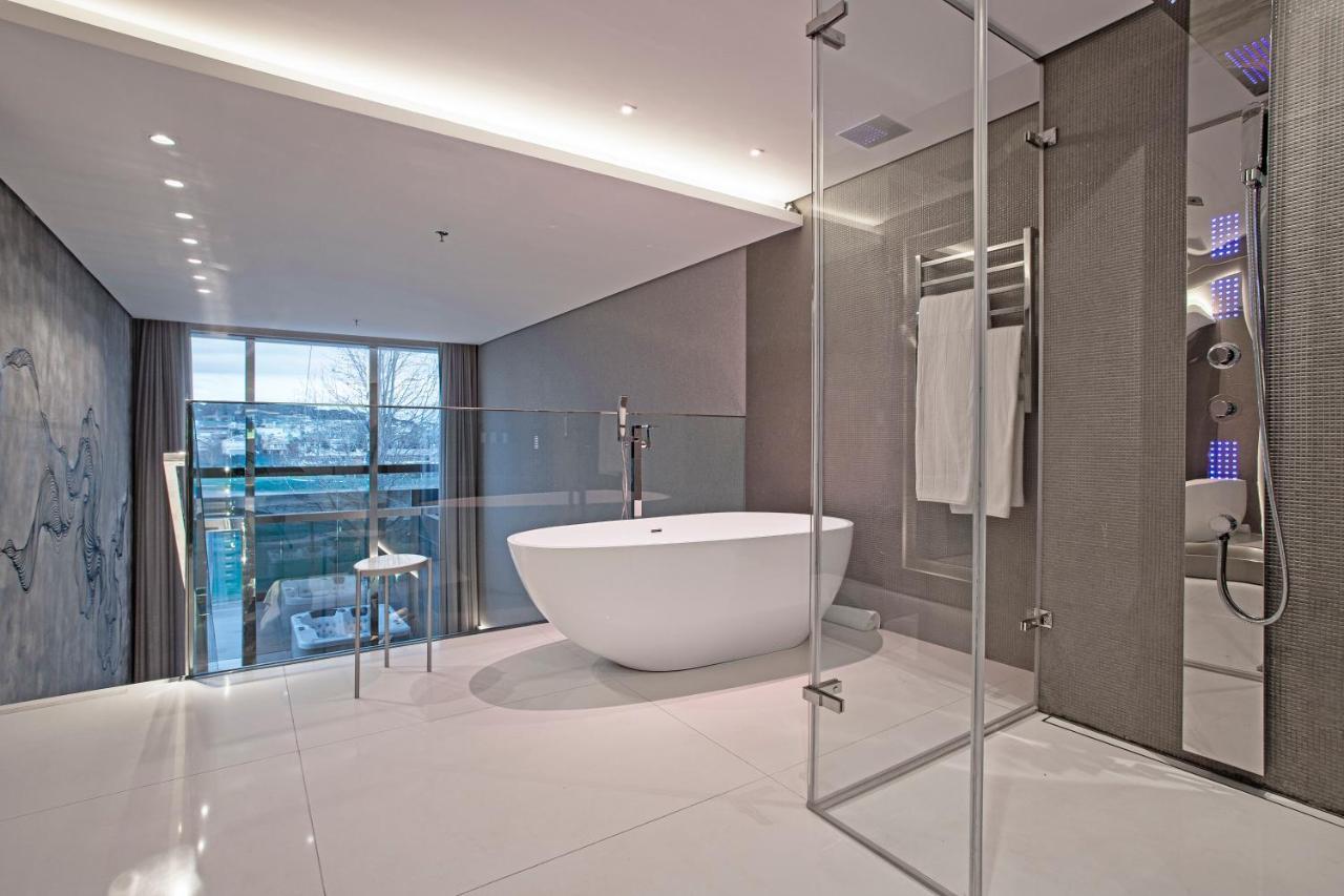 Suryaa Hotel Pinhais, Curio Collection By Hilton 外观 照片