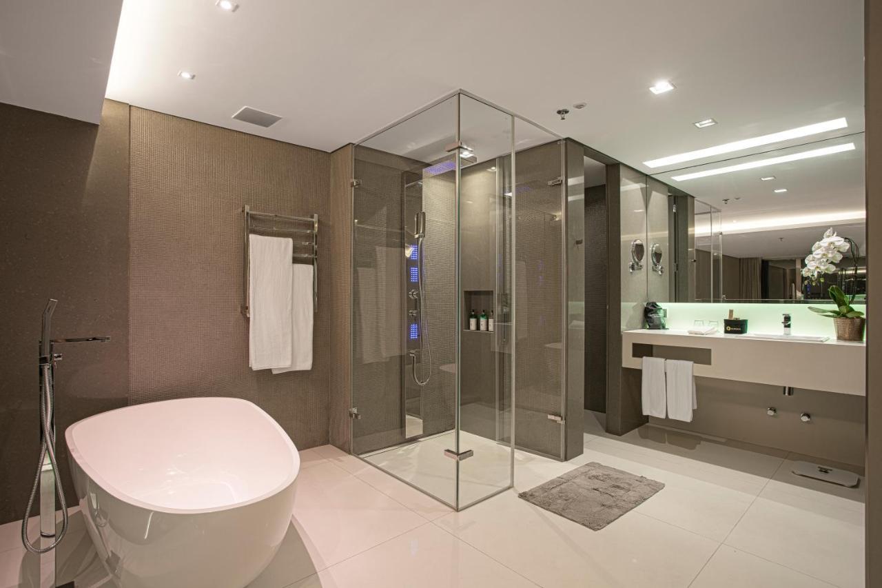 Suryaa Hotel Pinhais, Curio Collection By Hilton 外观 照片